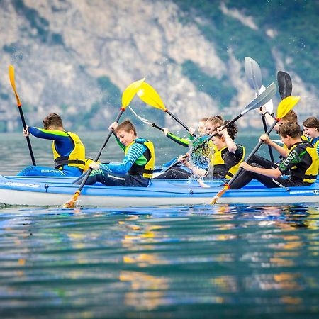 Appartamenti Vasco Renna Surf Center Torbole Sul Garda Exteriör bild