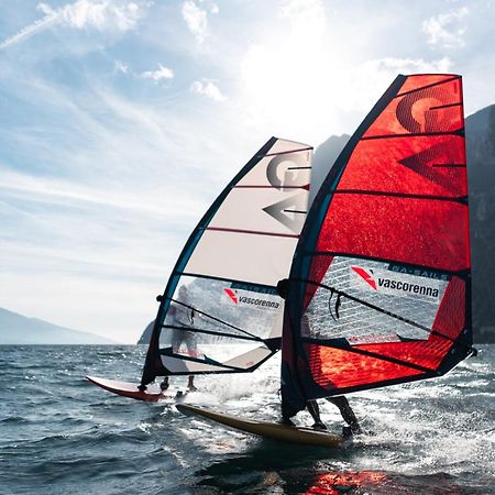 Appartamenti Vasco Renna Surf Center Torbole Sul Garda Exteriör bild