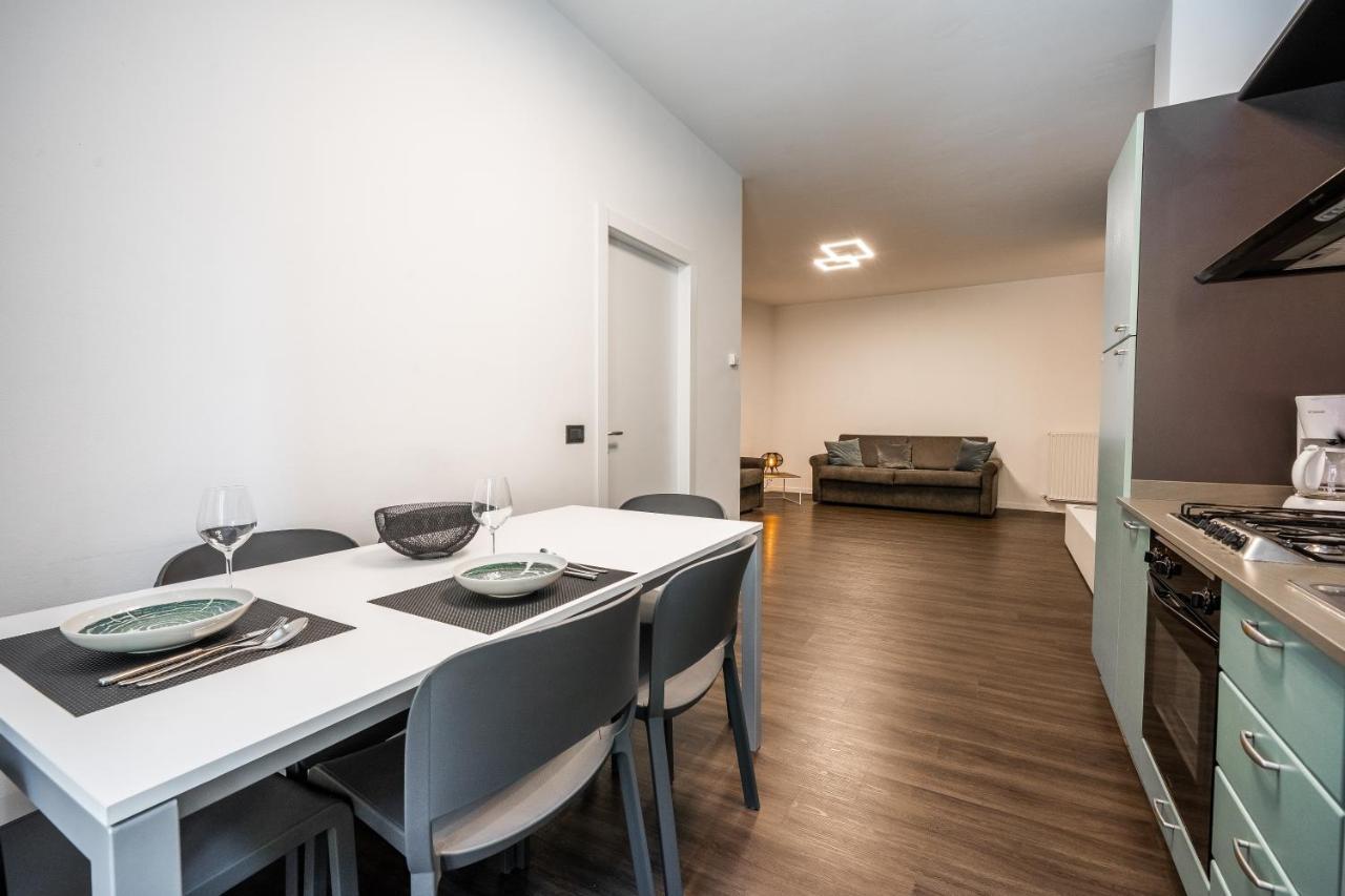 Appartamenti Vasco Renna Surf Center Torbole Sul Garda Exteriör bild