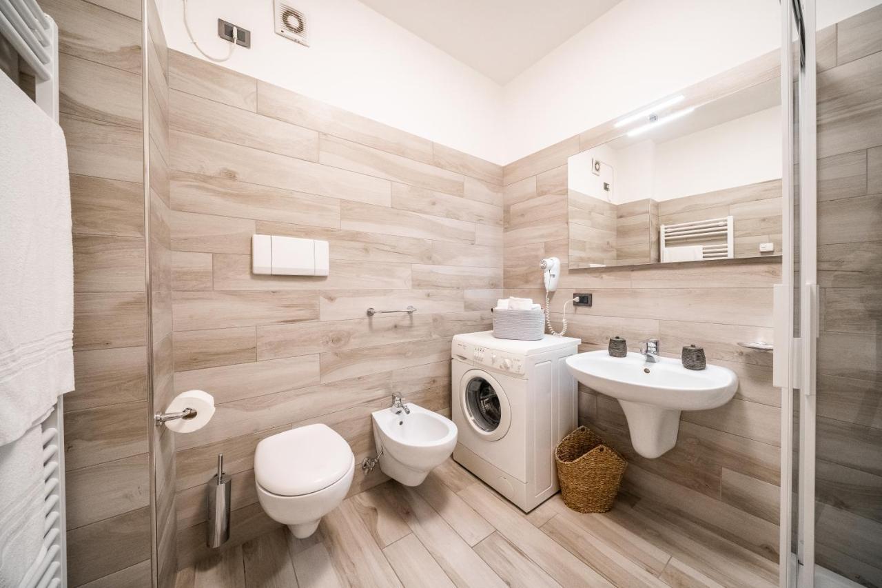 Appartamenti Vasco Renna Surf Center Torbole Sul Garda Exteriör bild