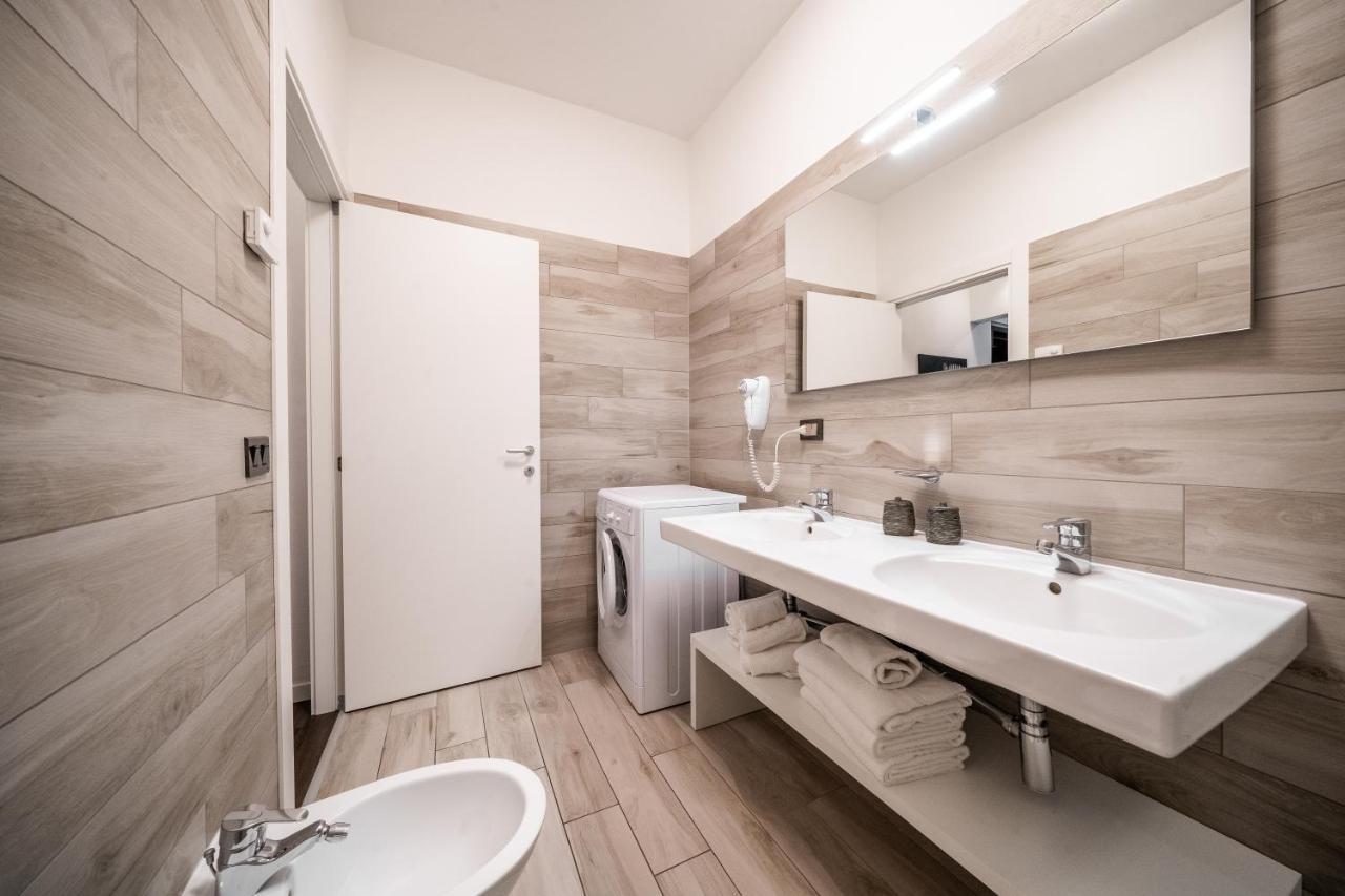 Appartamenti Vasco Renna Surf Center Torbole Sul Garda Exteriör bild