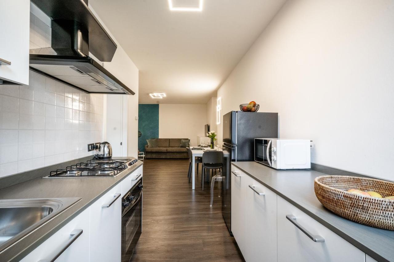Appartamenti Vasco Renna Surf Center Torbole Sul Garda Exteriör bild