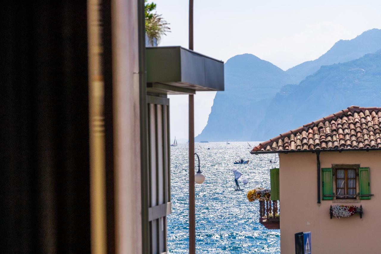 Appartamenti Vasco Renna Surf Center Torbole Sul Garda Exteriör bild