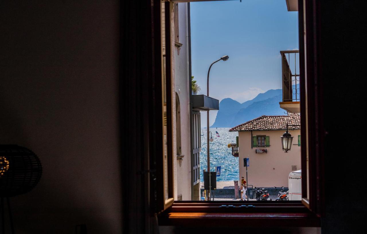 Appartamenti Vasco Renna Surf Center Torbole Sul Garda Exteriör bild